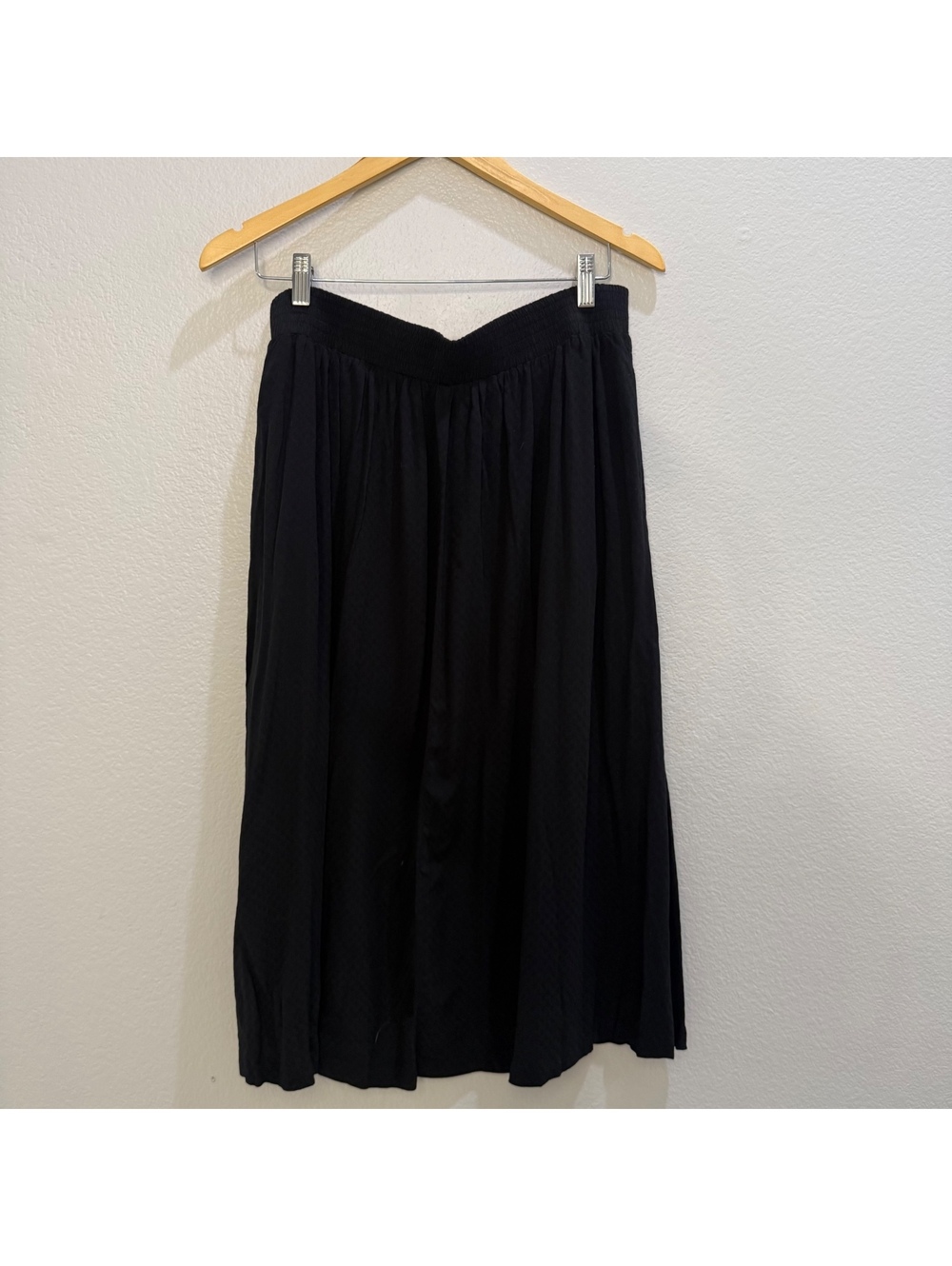 NWT Croft & Barrow Women's Black Midi Skirt Size M with Elastic Waist & Pockets